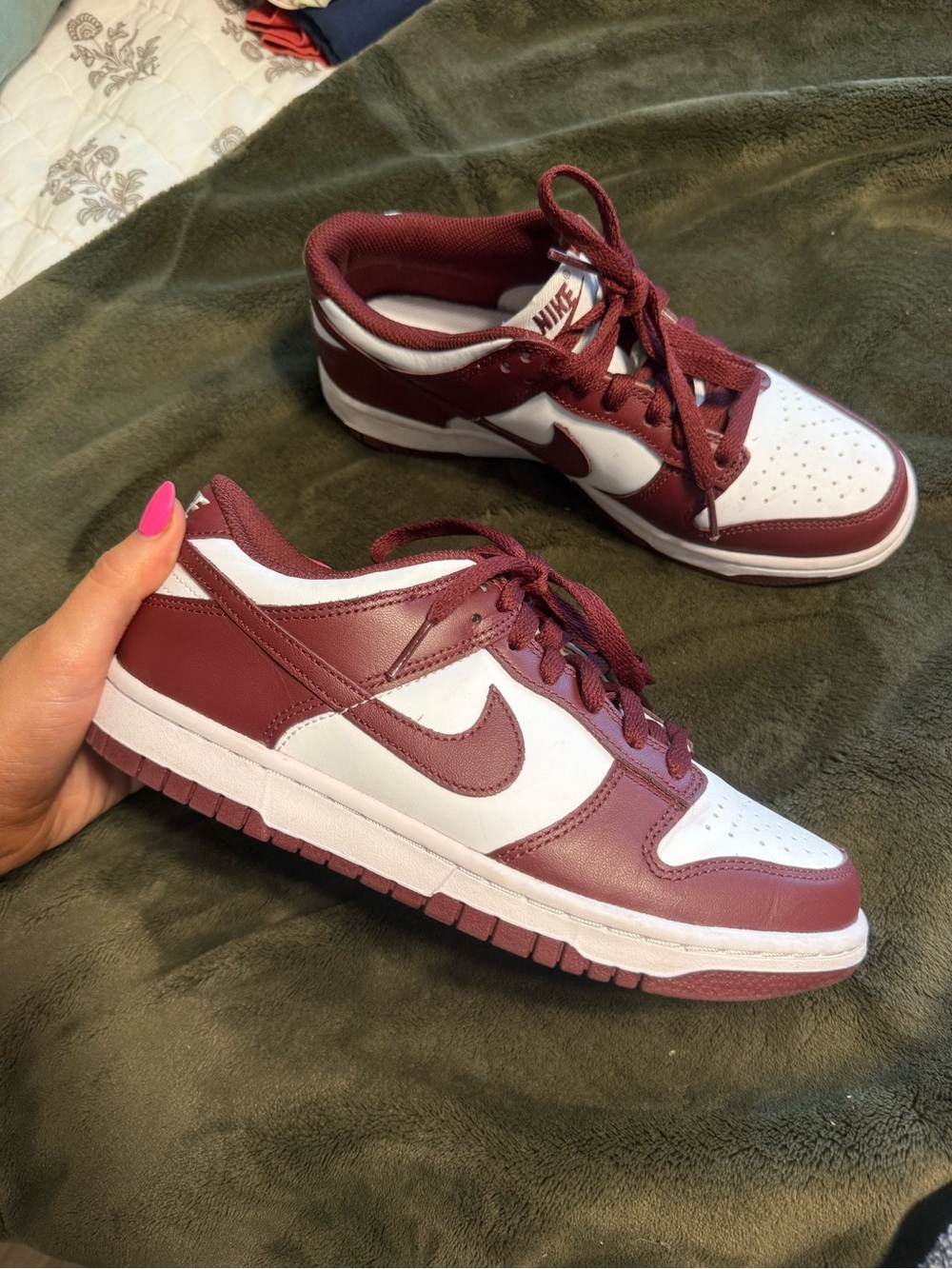 Nike Low-Top Sneakers - Burgundy & White
